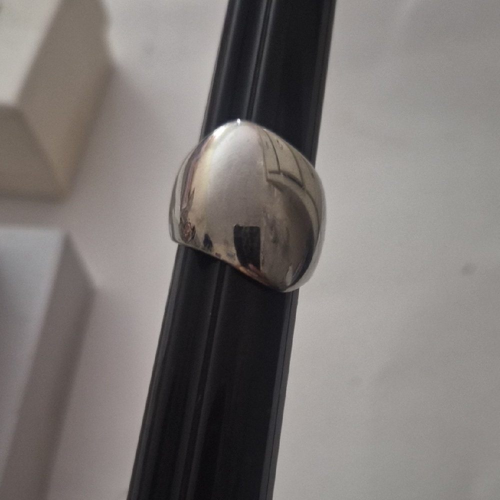 Silver Band Ring - Picture 6 of 7